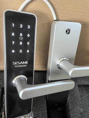Fechadura de porta de casa inteligente Fechadura de impressão digital Bluetooth Wi-Fi Preto / Prateado pintado para segurança